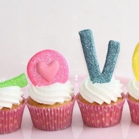 Love-letters-on-cupcakes